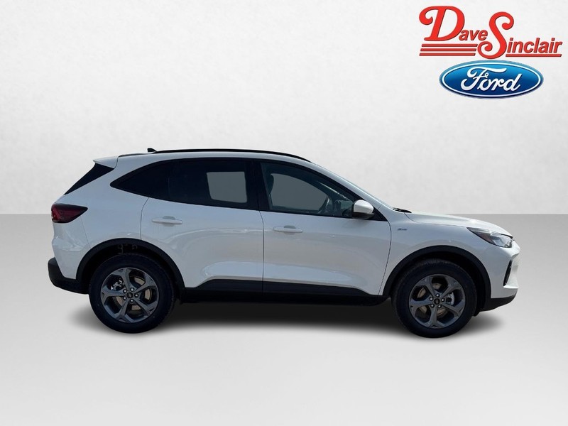 Ford Escape Vehicle Full-screen Gallery Image 05