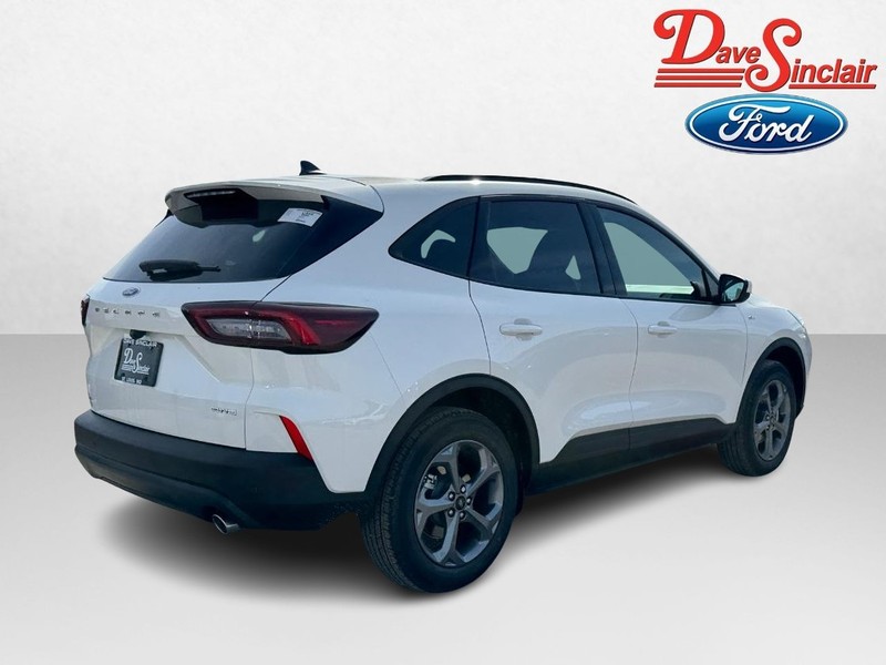 Ford Escape Vehicle Full-screen Gallery Image 07