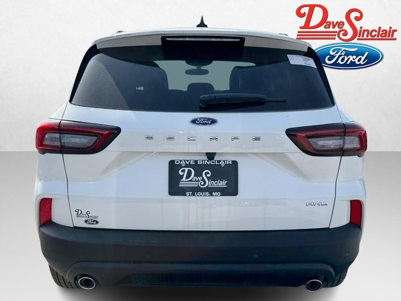 Ford Escape Vehicle Full-screen Gallery Image 08