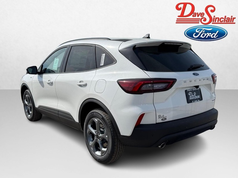 Ford Escape Vehicle Full-screen Gallery Image 09
