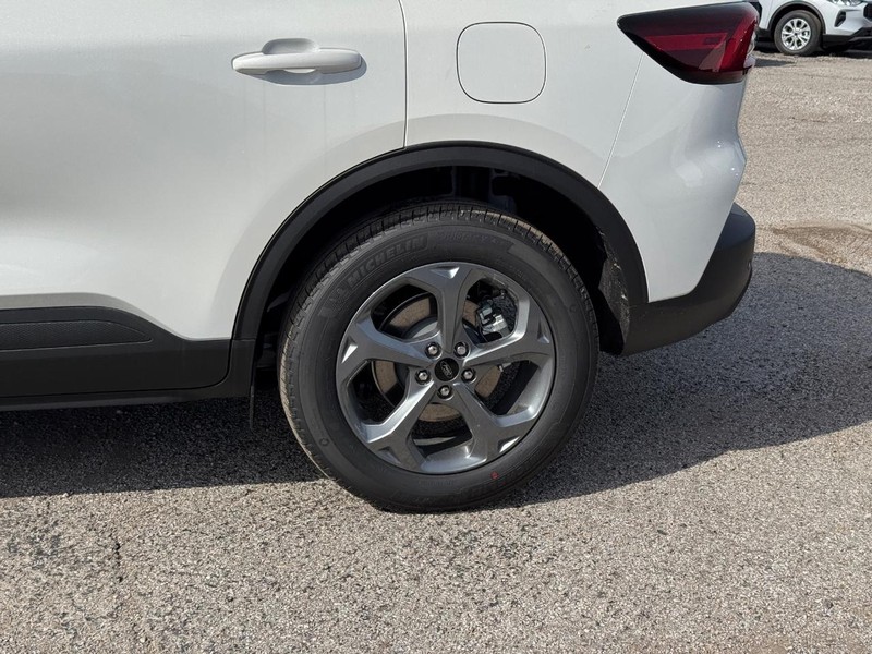 Ford Escape Vehicle Full-screen Gallery Image 11
