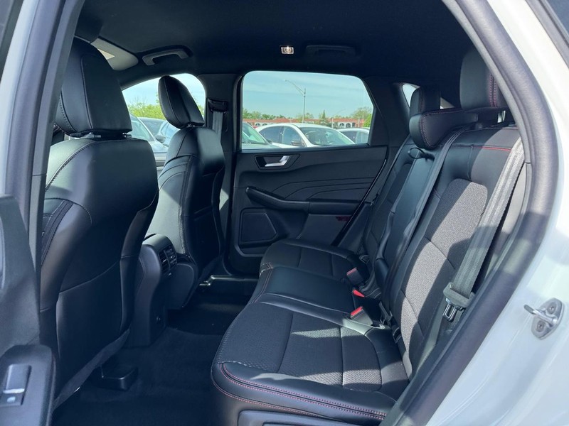 Ford Escape Vehicle Full-screen Gallery Image 12