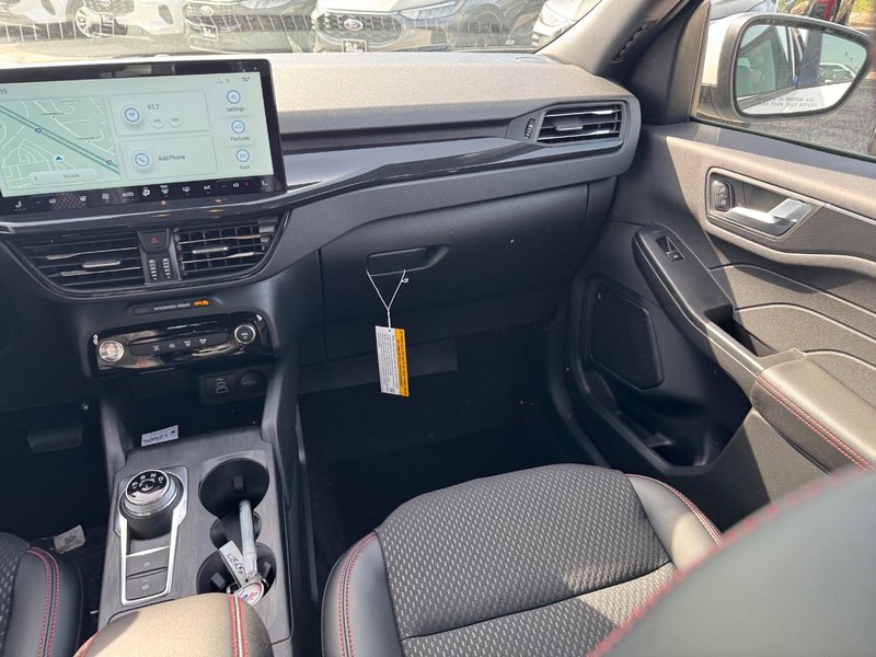 Ford Escape Vehicle Full-screen Gallery Image 16