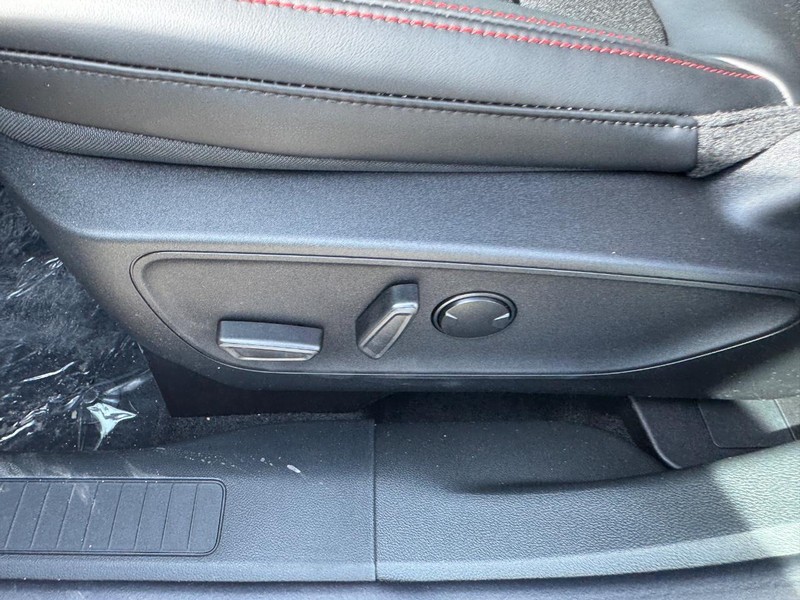 Ford Escape Vehicle Full-screen Gallery Image 17