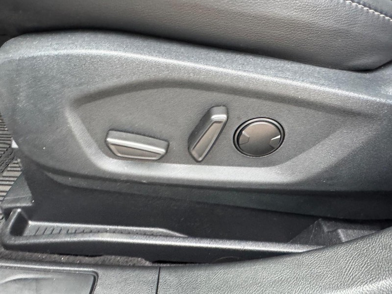 Ford Edge Vehicle Full-screen Gallery Image 18
