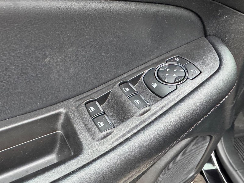 Ford Edge Vehicle Full-screen Gallery Image 19