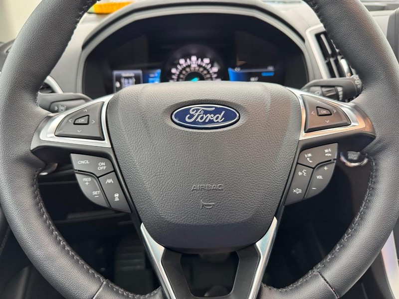 Ford Edge Vehicle Full-screen Gallery Image 20