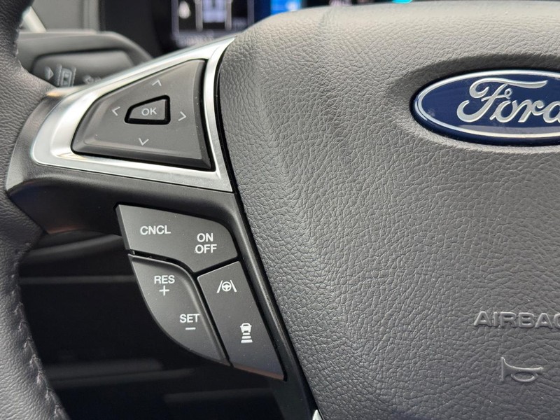 Ford Edge Vehicle Full-screen Gallery Image 21