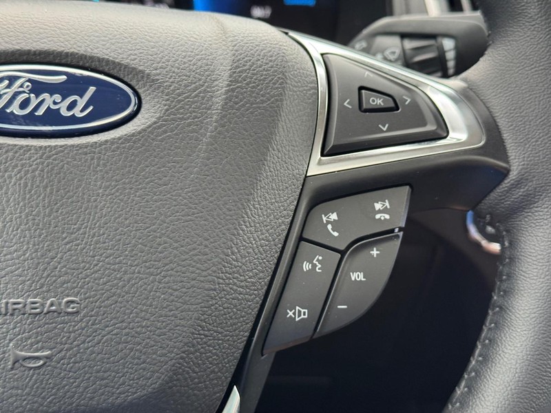 Ford Edge Vehicle Full-screen Gallery Image 22