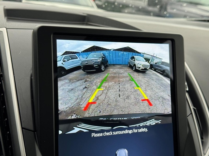 Ford Edge Vehicle Full-screen Gallery Image 24