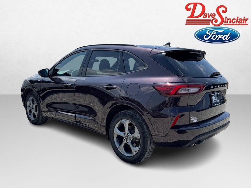 Ford Escape Vehicle Full-screen Gallery Image 09