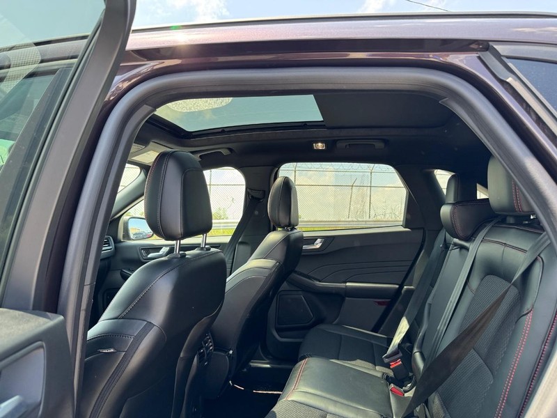 Ford Escape Vehicle Full-screen Gallery Image 13
