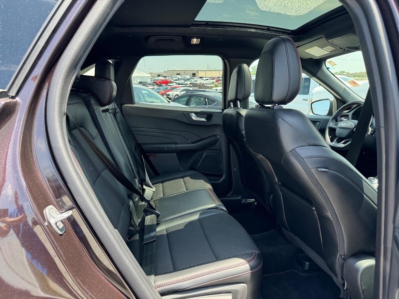 Ford Escape Vehicle Full-screen Gallery Image 14