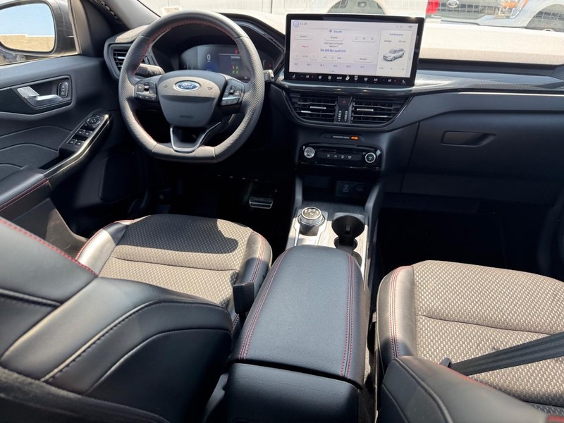 Ford Escape Vehicle Full-screen Gallery Image 16