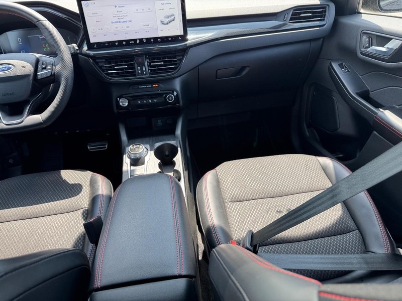 Ford Escape Vehicle Full-screen Gallery Image 17