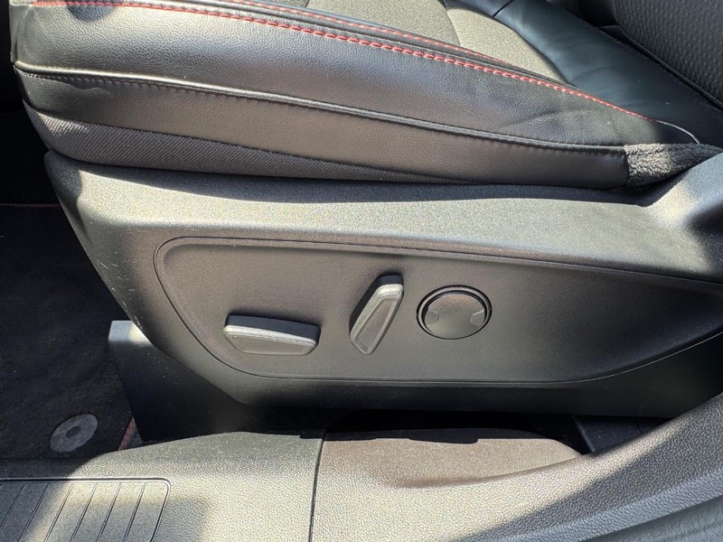 Ford Escape Vehicle Full-screen Gallery Image 18
