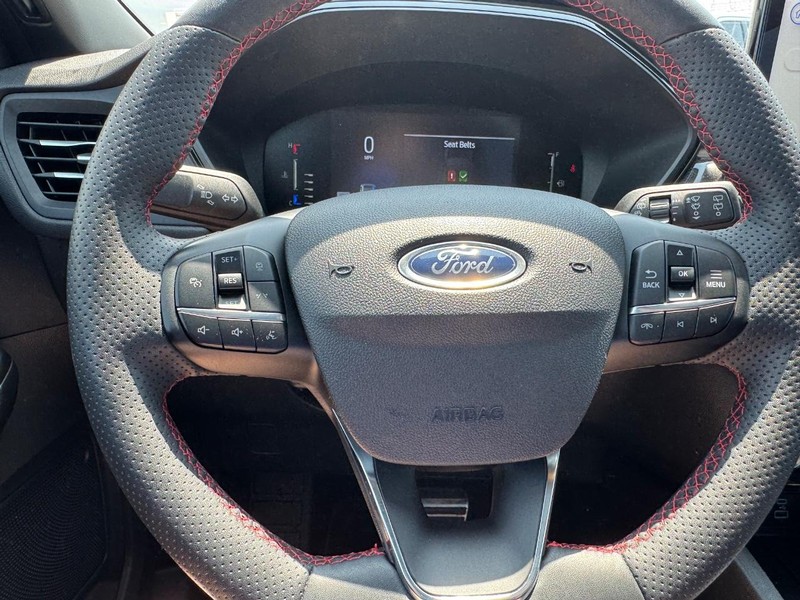 Ford Escape Vehicle Full-screen Gallery Image 20