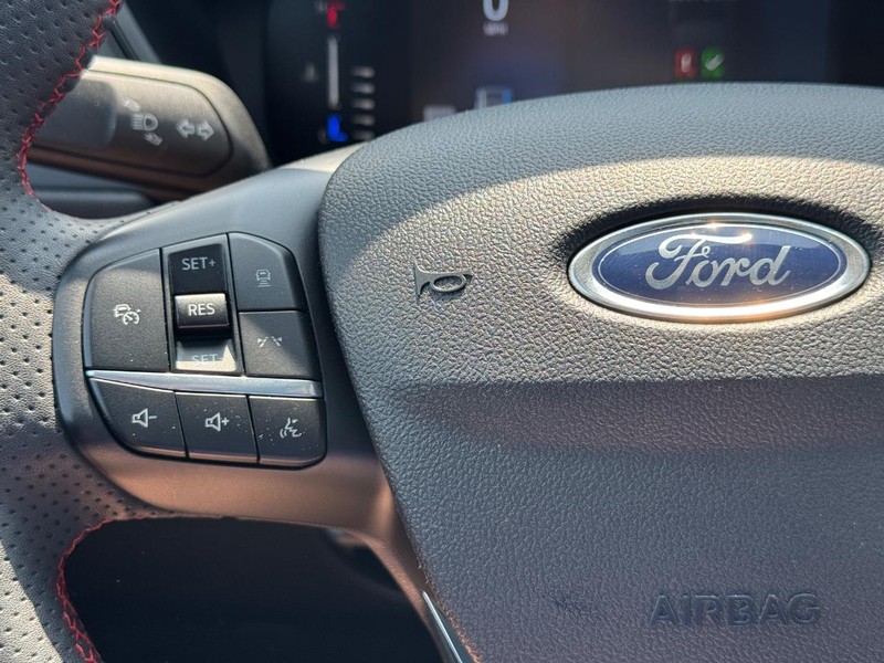 Ford Escape Vehicle Full-screen Gallery Image 21