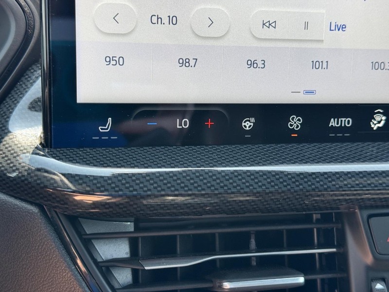Ford Escape Vehicle Full-screen Gallery Image 23