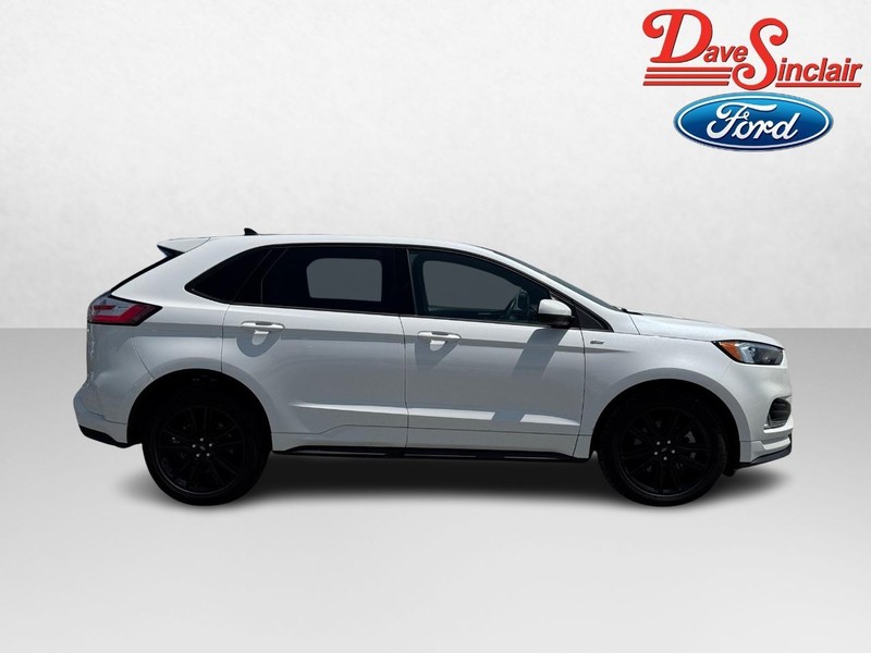 Ford Edge Vehicle Full-screen Gallery Image 05