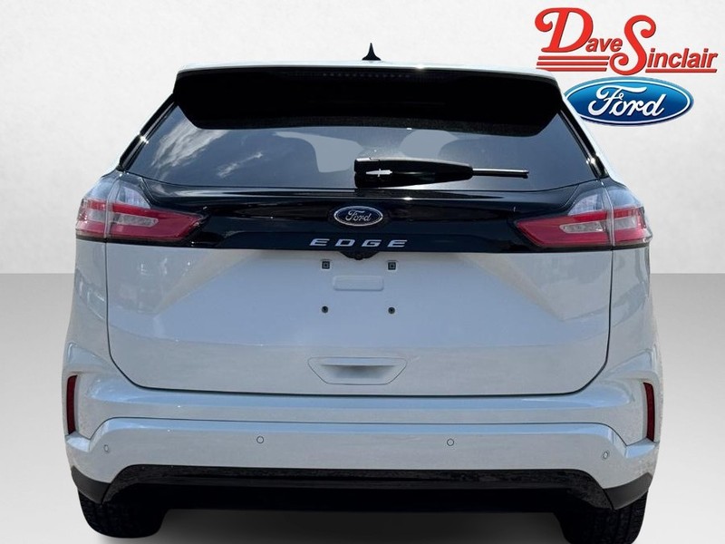 Ford Edge Vehicle Full-screen Gallery Image 09