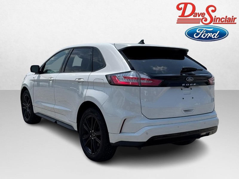 Ford Edge Vehicle Full-screen Gallery Image 10