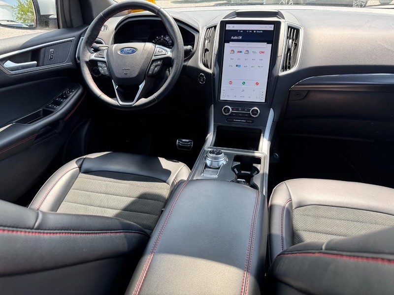 Ford Edge Vehicle Full-screen Gallery Image 17