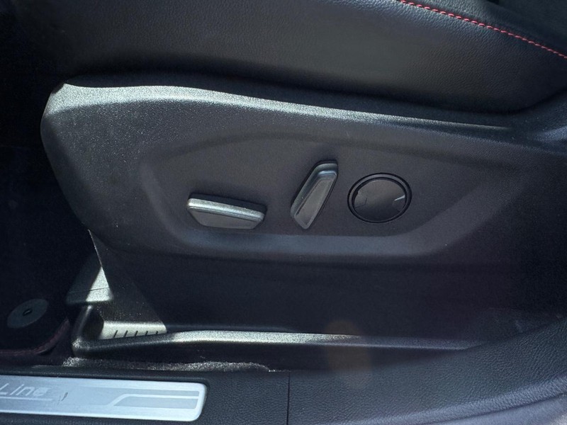 Ford Edge Vehicle Full-screen Gallery Image 19