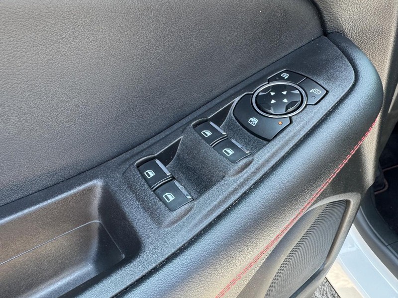 Ford Edge Vehicle Full-screen Gallery Image 20