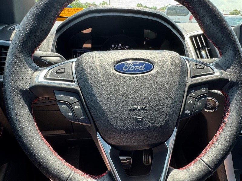 Ford Edge Vehicle Full-screen Gallery Image 21