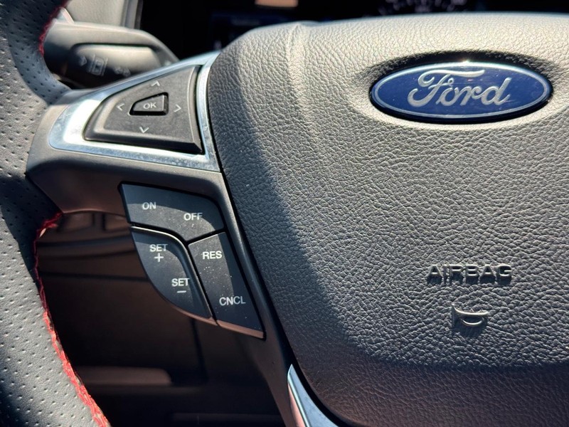 Ford Edge Vehicle Full-screen Gallery Image 22