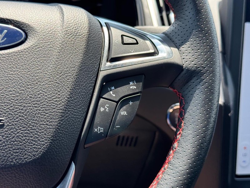 Ford Edge Vehicle Full-screen Gallery Image 23