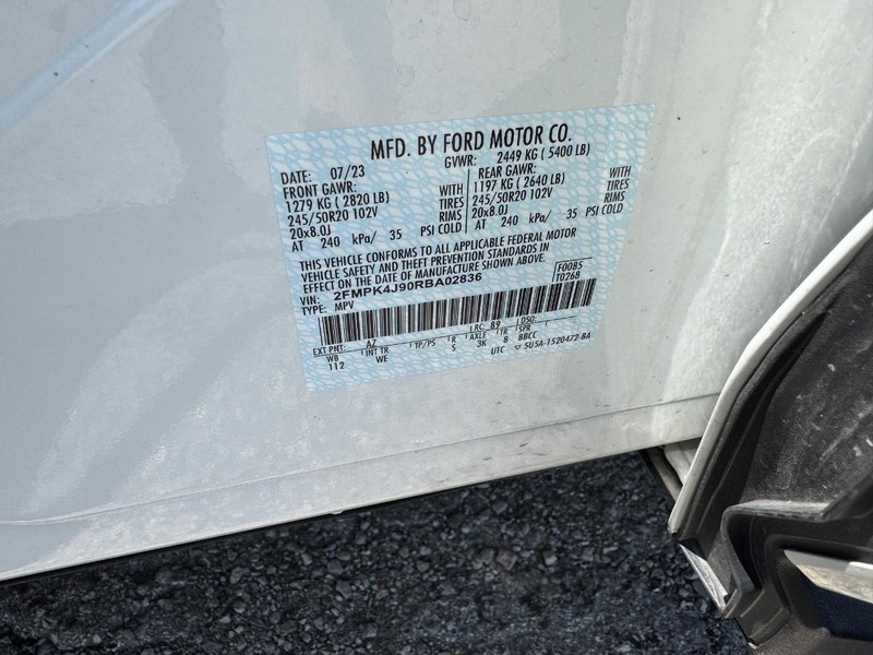 Ford Edge Vehicle Full-screen Gallery Image 27