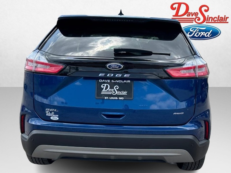 Ford Edge Vehicle Full-screen Gallery Image 08