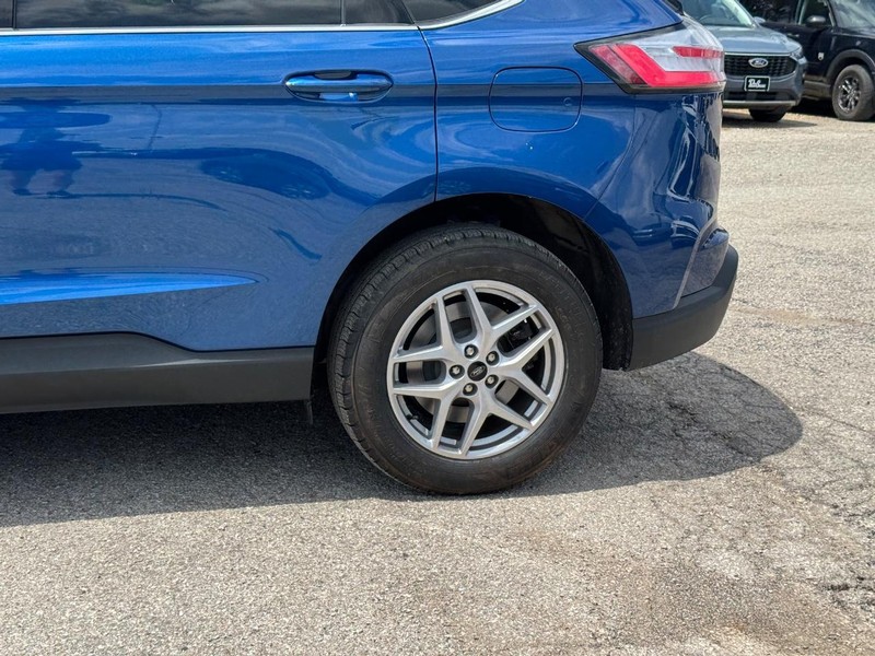 Ford Edge Vehicle Full-screen Gallery Image 11
