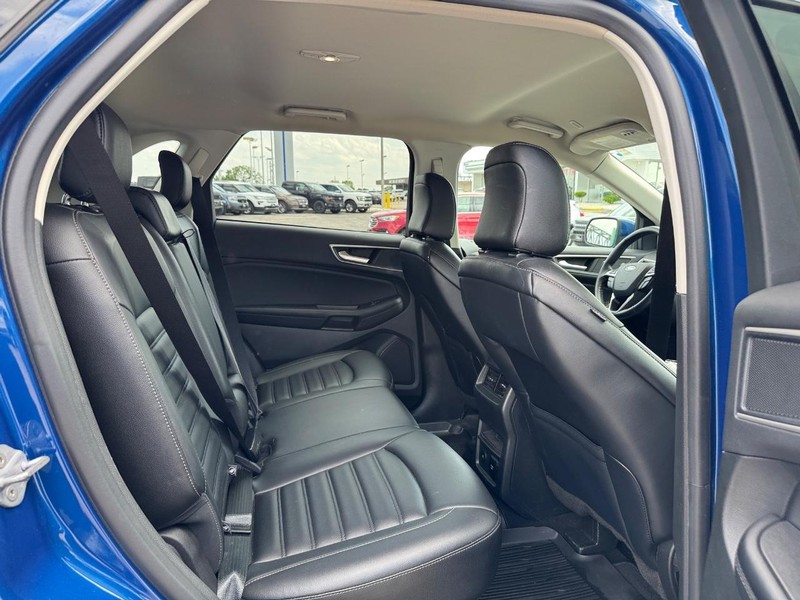 Ford Edge Vehicle Full-screen Gallery Image 13