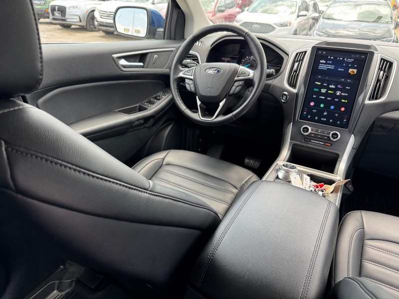 Ford Edge Vehicle Full-screen Gallery Image 14
