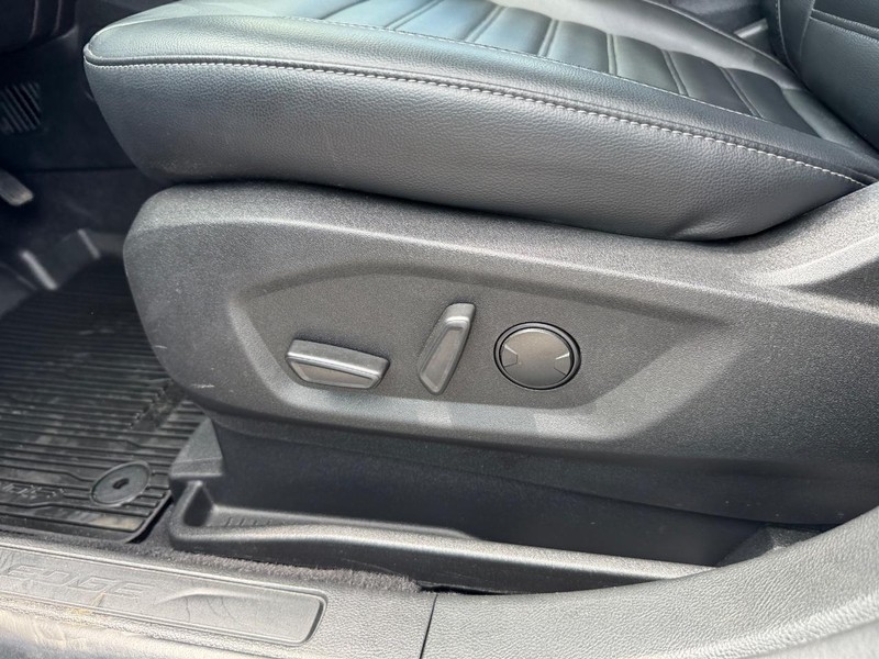 Ford Edge Vehicle Full-screen Gallery Image 17