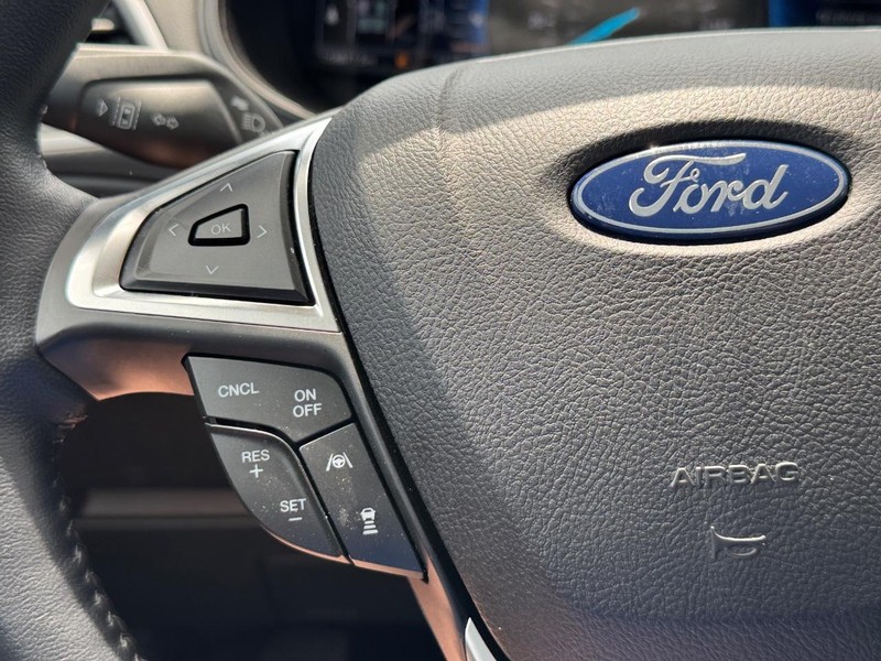 Ford Edge Vehicle Full-screen Gallery Image 20