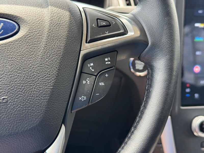 Ford Edge Vehicle Full-screen Gallery Image 21