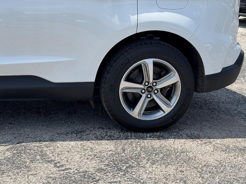 Ford Edge Vehicle Full-screen Gallery Image 11