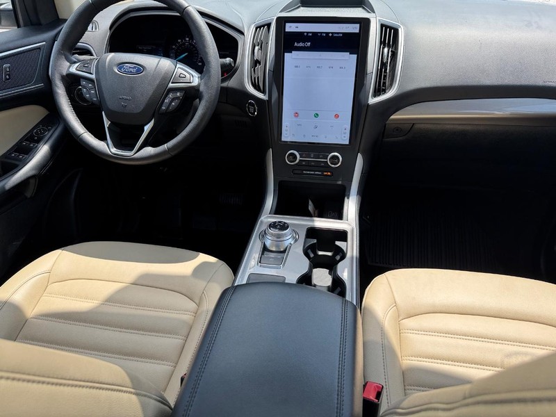 Ford Edge Vehicle Full-screen Gallery Image 15