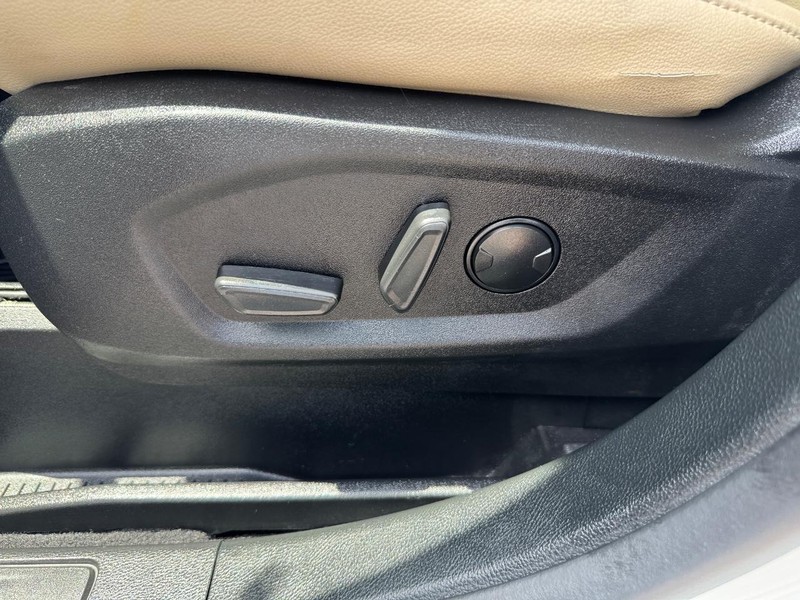 Ford Edge Vehicle Full-screen Gallery Image 17