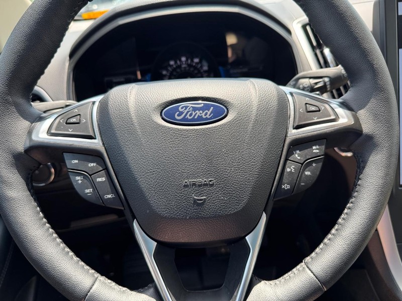 Ford Edge Vehicle Full-screen Gallery Image 19