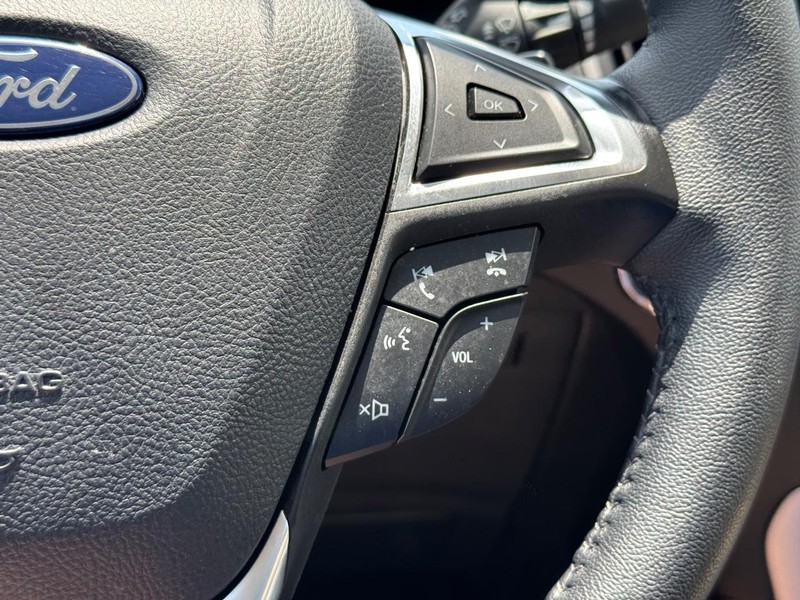 Ford Edge Vehicle Full-screen Gallery Image 21