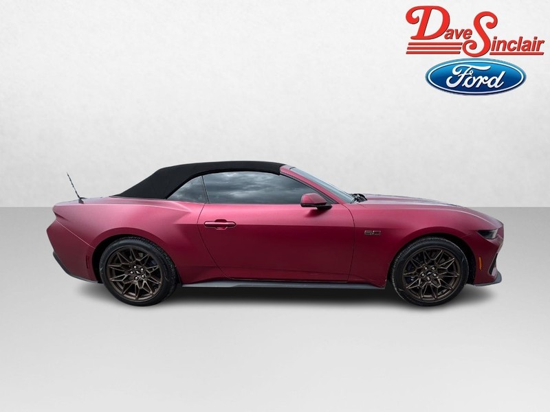 Ford Mustang Vehicle Full-screen Gallery Image 10