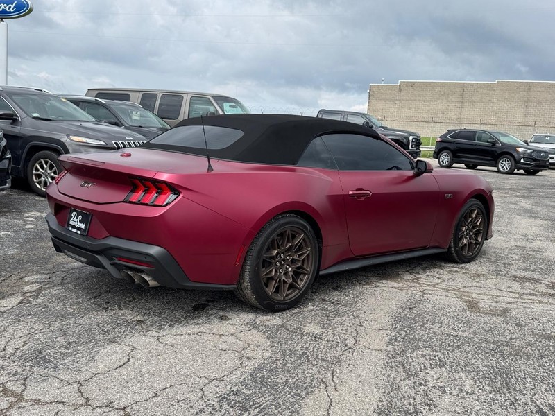 Ford Mustang Vehicle Full-screen Gallery Image 12