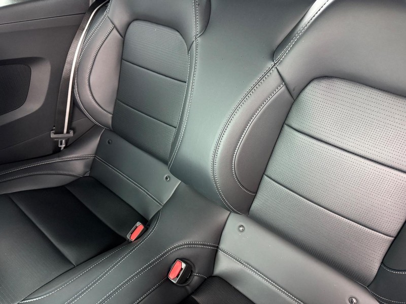 Ford Mustang Vehicle Full-screen Gallery Image 20