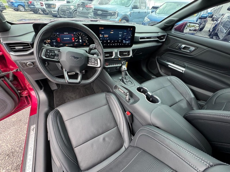 Ford Mustang Vehicle Full-screen Gallery Image 24
