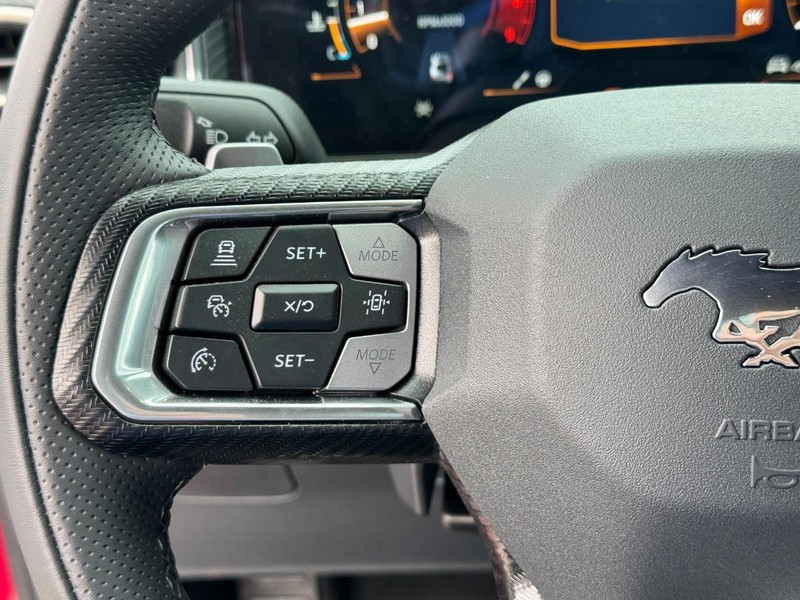 Ford Mustang Vehicle Full-screen Gallery Image 26